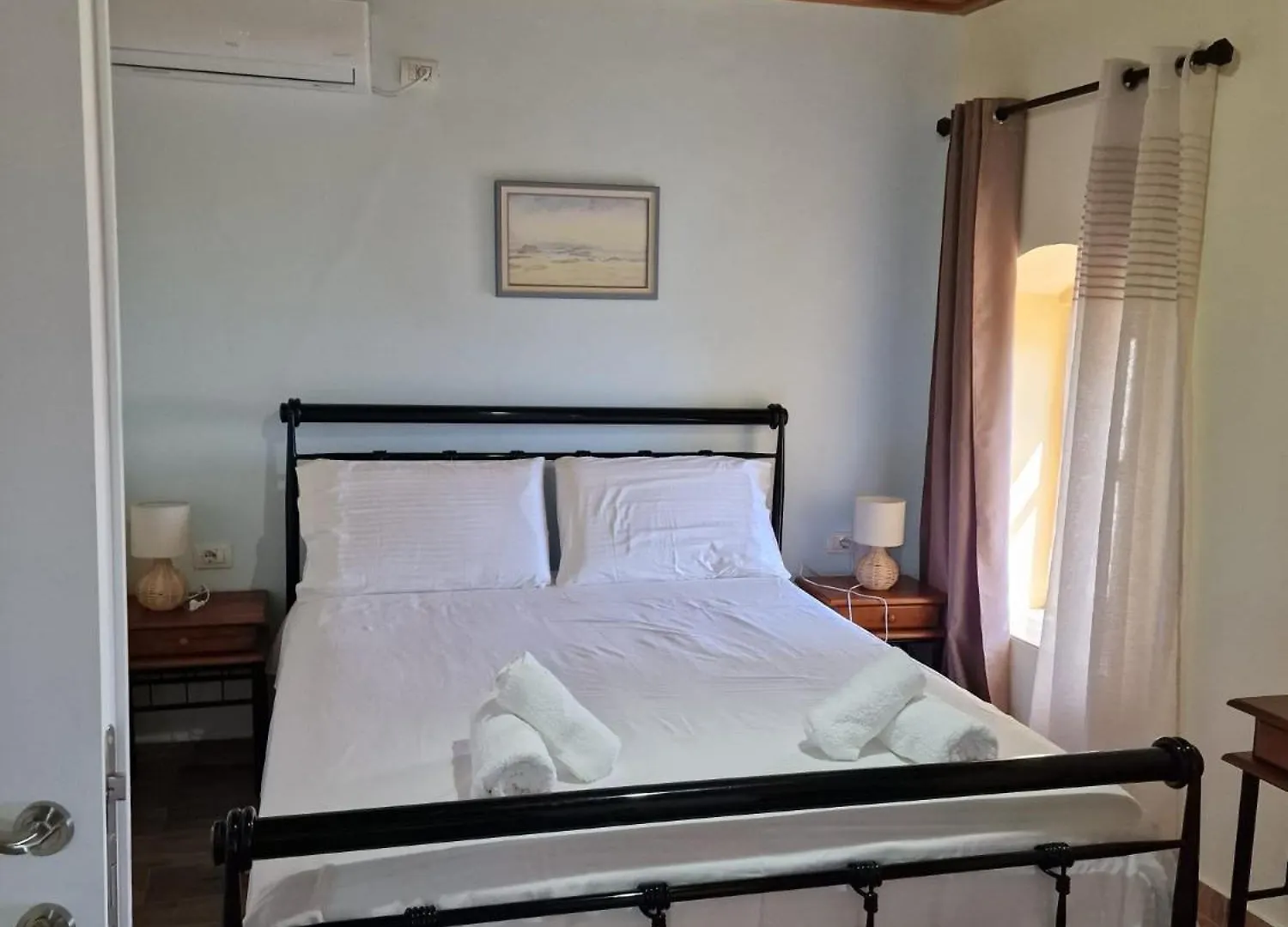 Апартаменты Qeparo House Албания